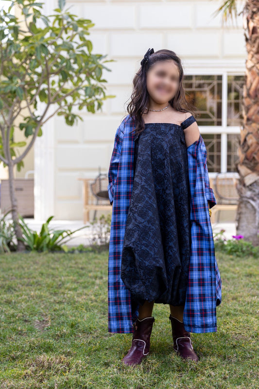 Model 5 | CHECKERED BESHT - DRESS DANTEL - BLUE