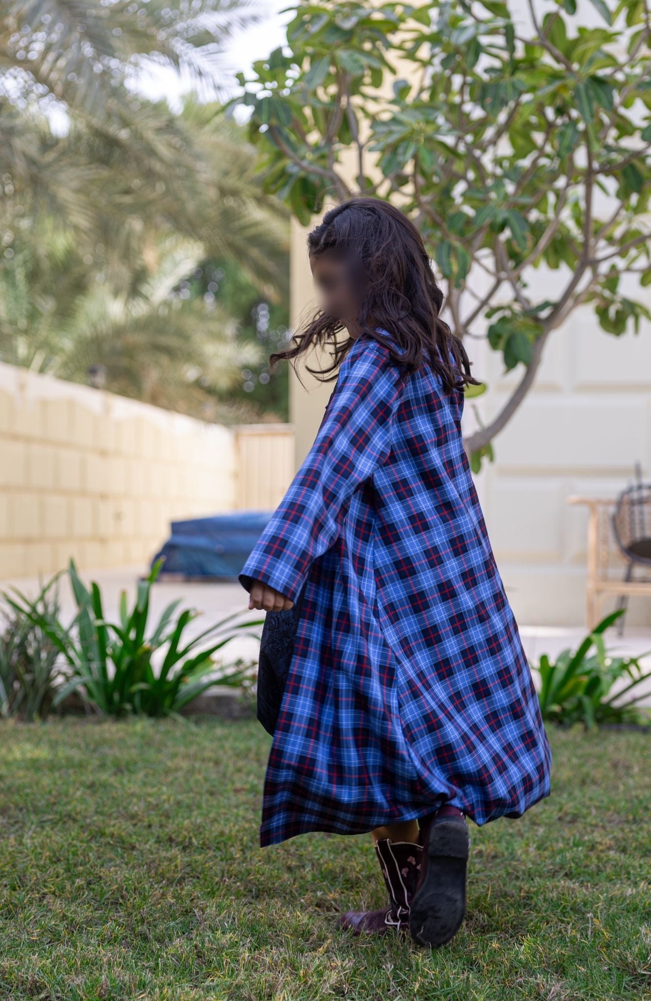 Model 5 | CHECKERED BESHT - DRESS DANTEL - BLUE