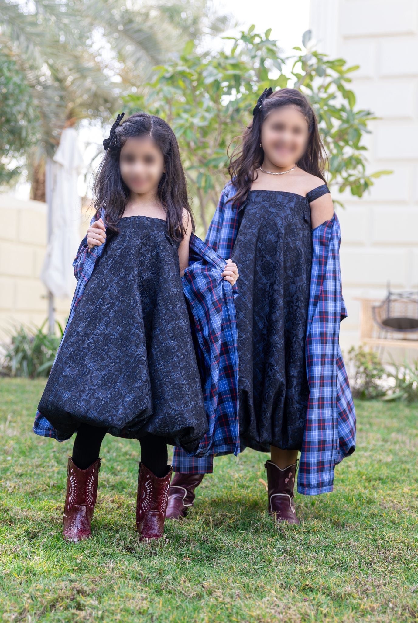 Model 5 | CHECKERED BESHT - DRESS DANTEL - BLUE