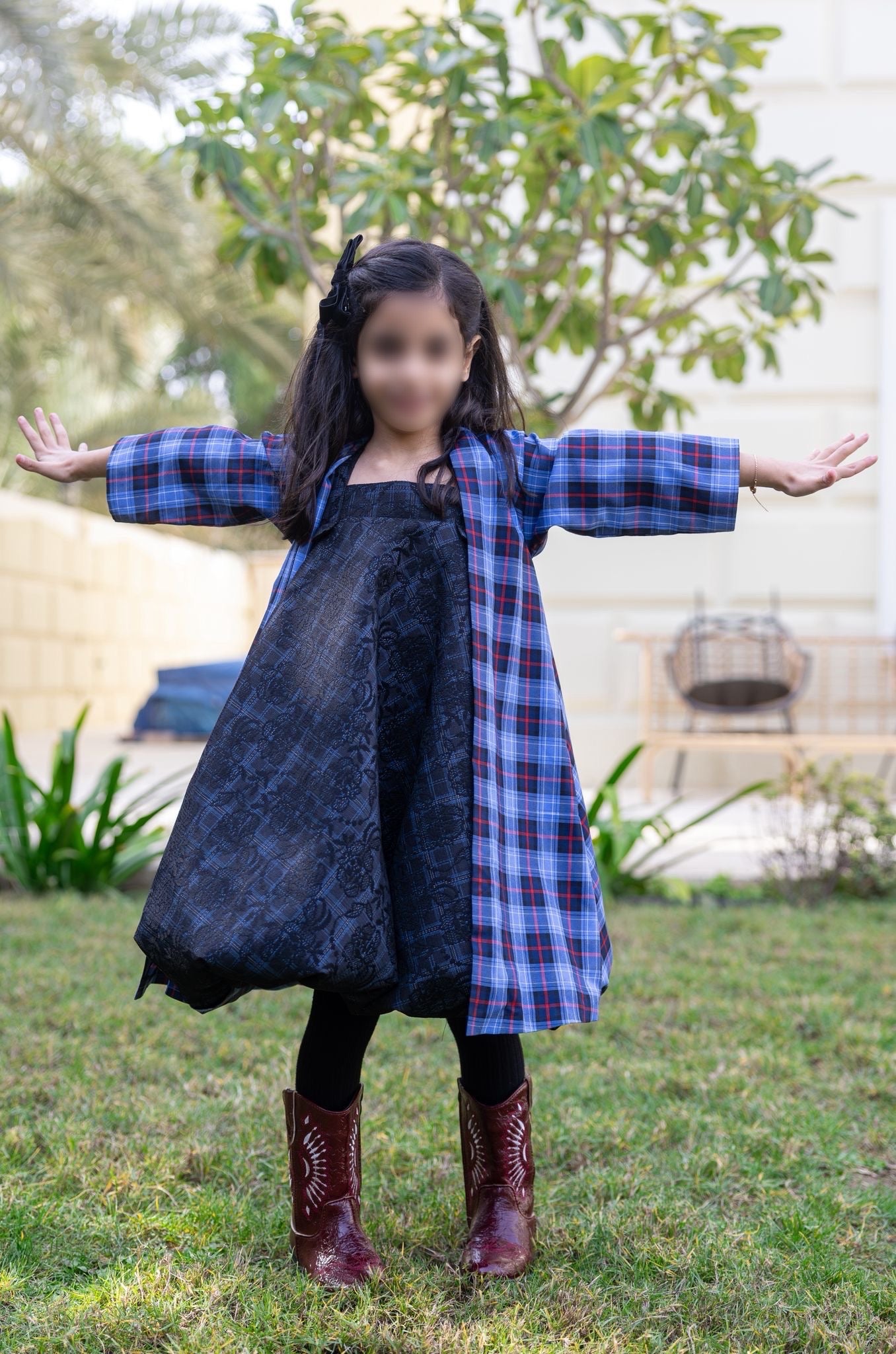 Model 5 | CHECKERED BESHT - DRESS DANTEL - BLUE
