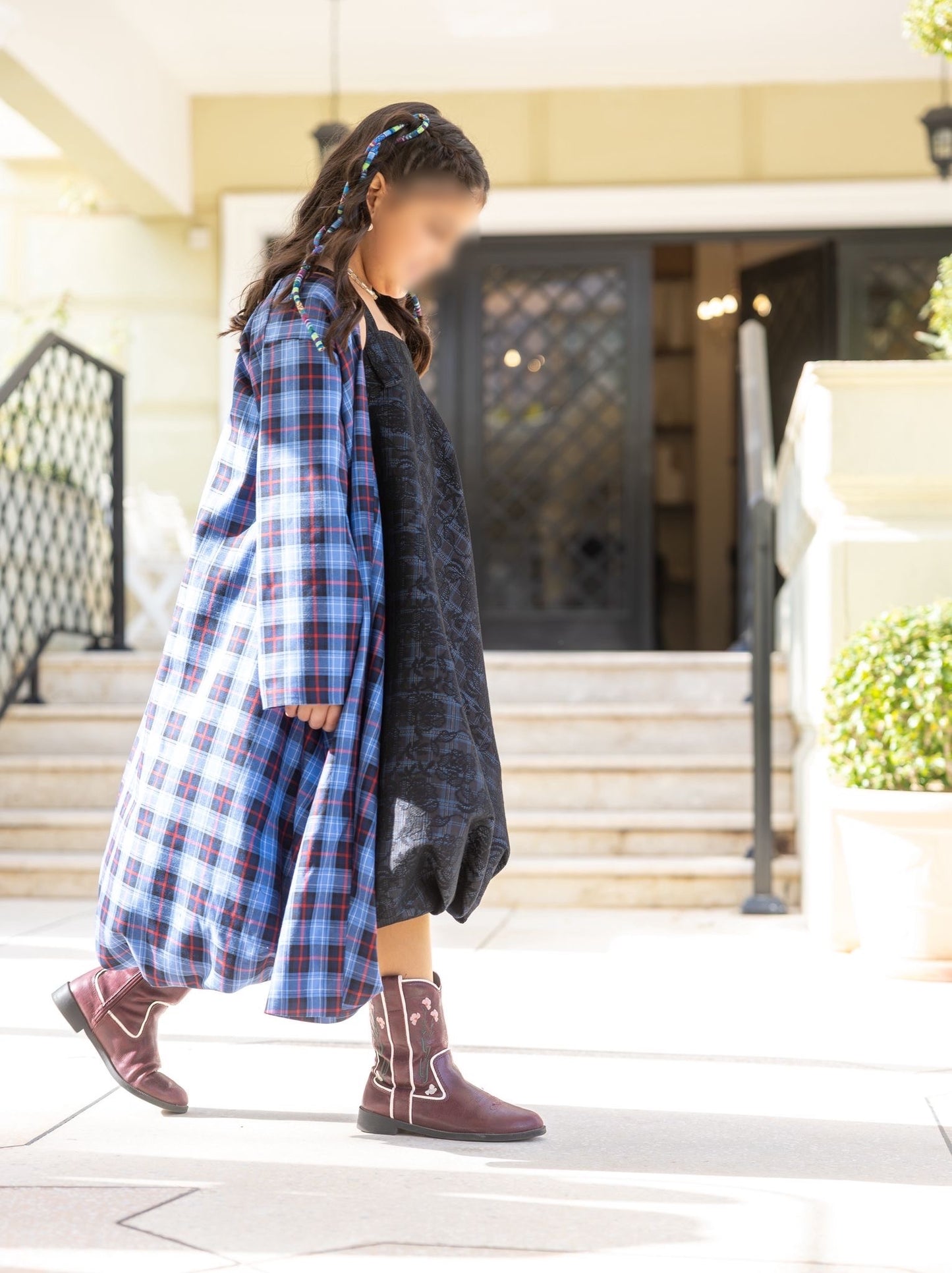 Model 5 | CHECKERED BESHT - DRESS DANTEL - BLUE