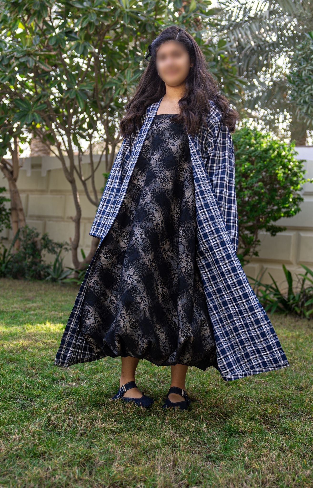 Model 5 | CHECKERED BESHT - DRESS DANTEL - BLACK